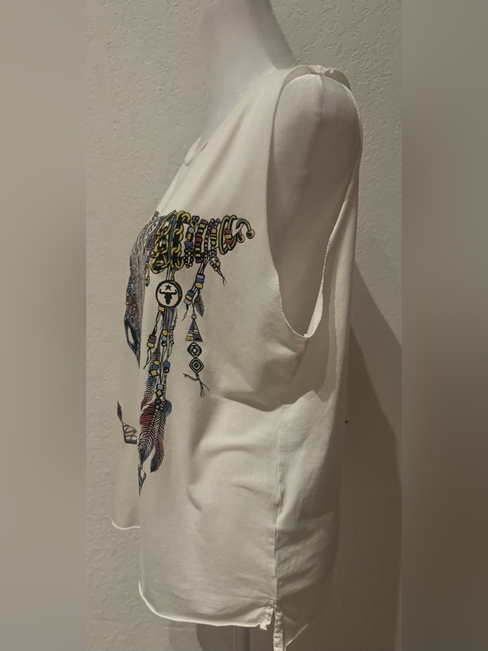 Lauren Moshi Kel ivory sleeveless top with intricate boho style cow skull print - Picture 3 of 8